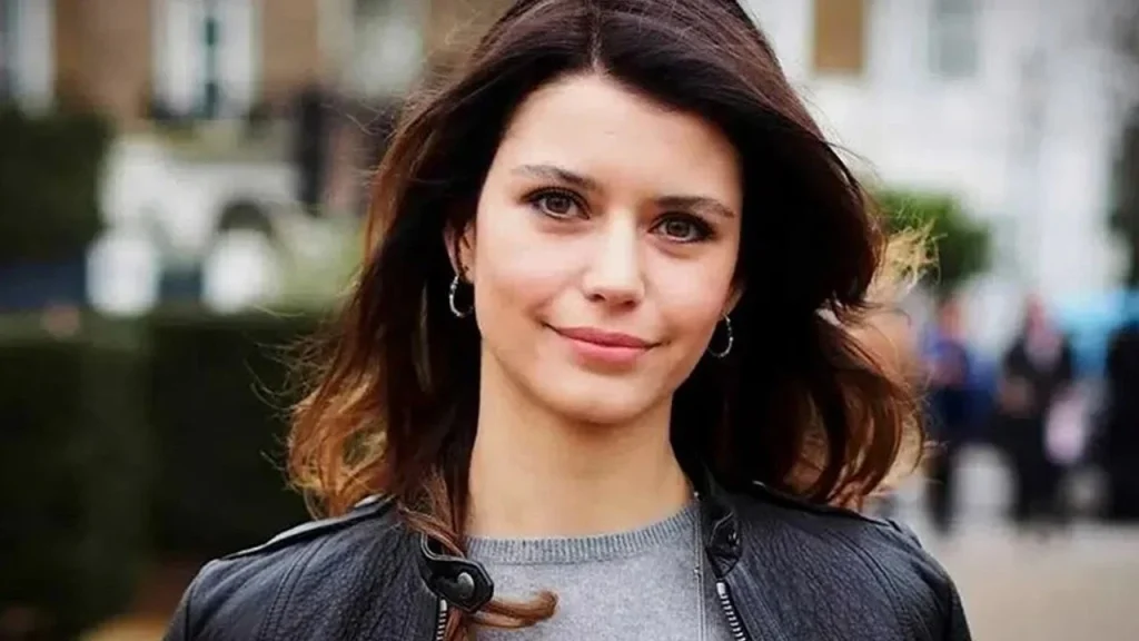 Beren Saat Nereli, Kaç Yaşında? Eğitimi ve Özel Hayatı